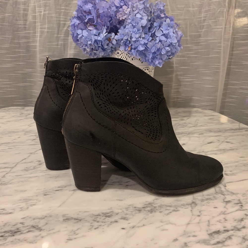 UGG Western Charlotte Black Booties Size 9